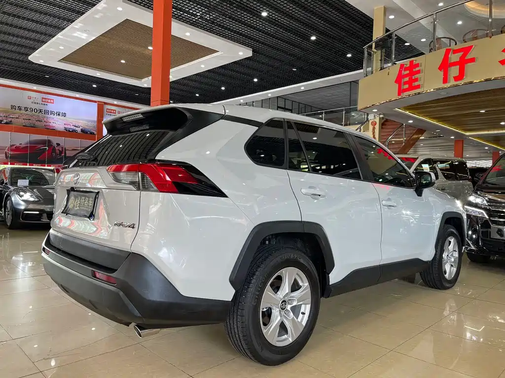 Toyota RAV4 — миниатюра 4