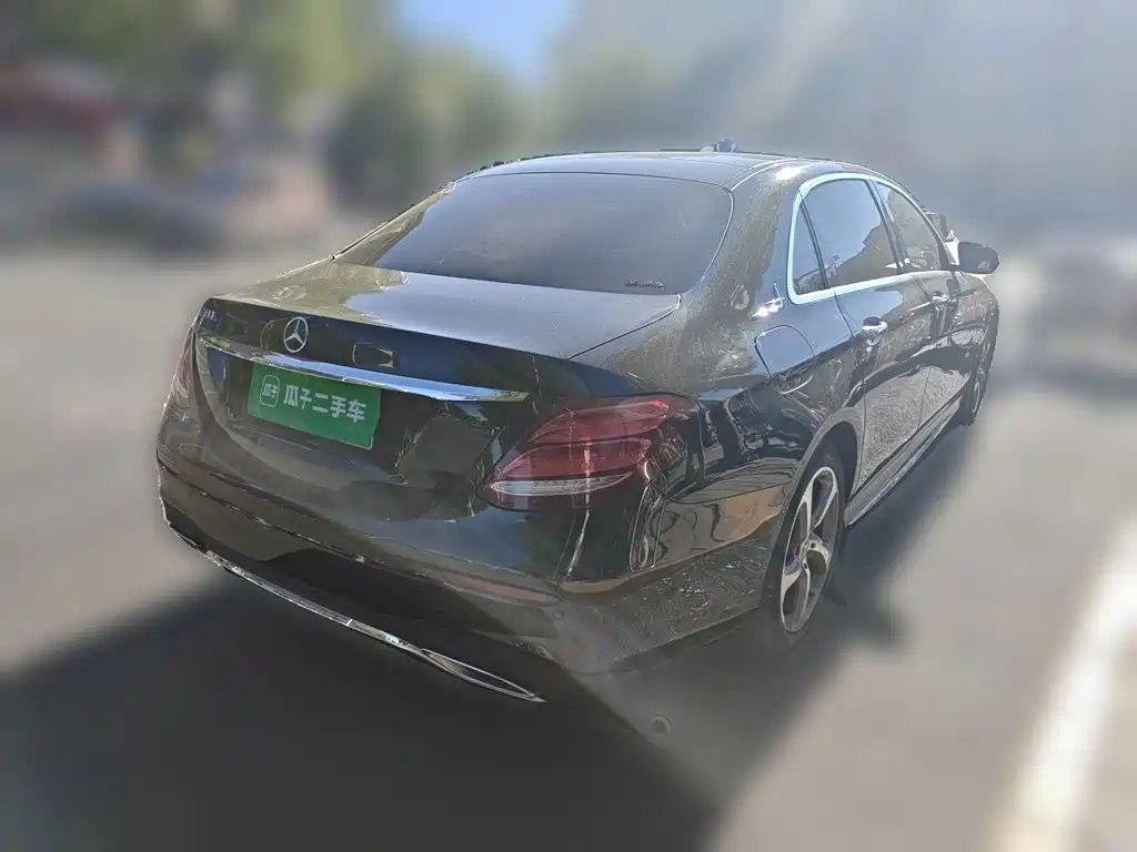 Mercedes-Benz E-Class — миниатюра 6