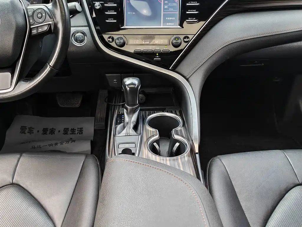 Toyota Camry — миниатюра 9