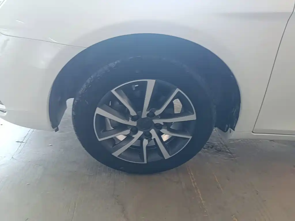 Geely Emgrand — миниатюра 23