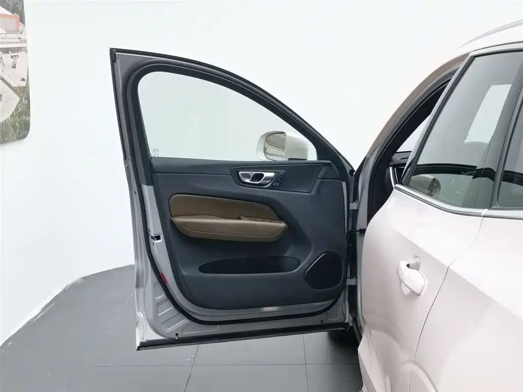 Volvo XC60 2022 B5 Luxury