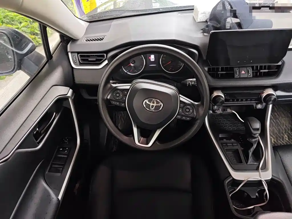 Toyota RAV4 — миниатюра 11
