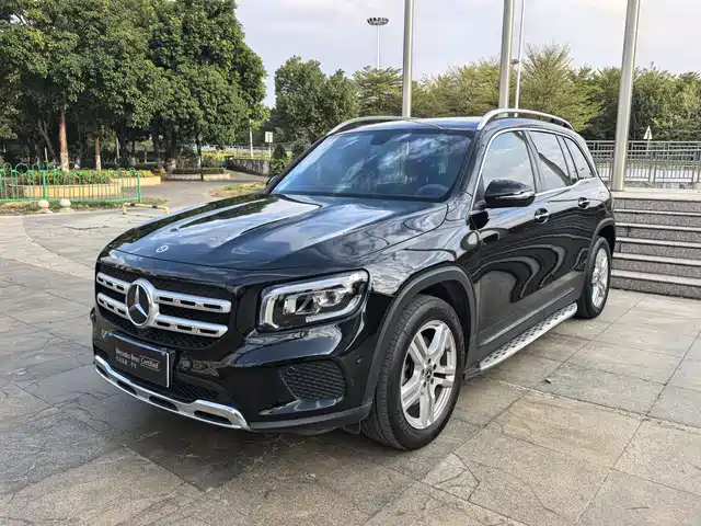 MERCEDES-BENZ GLB