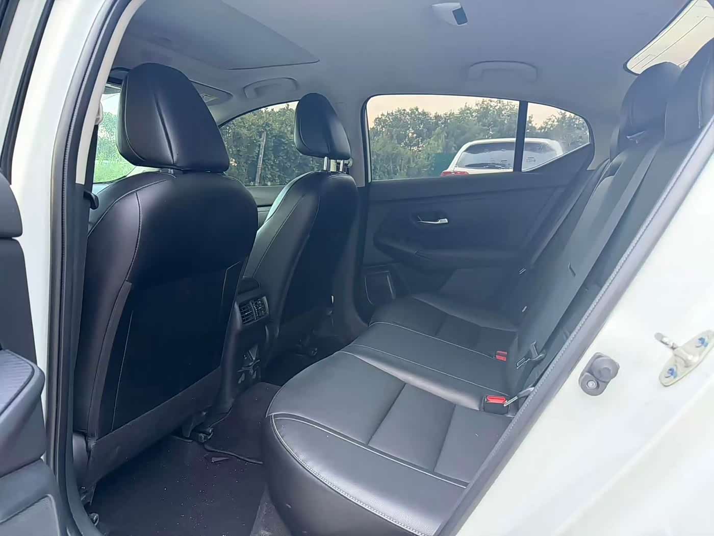 Nissan Sylphy 1.6 л 2023 г. Белый, пробег 28000 км
