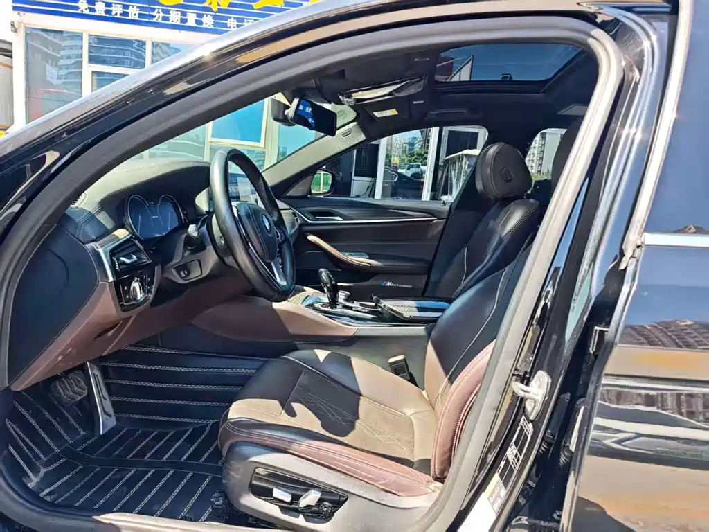BMW 5 Series New Energy — миниатюра 7