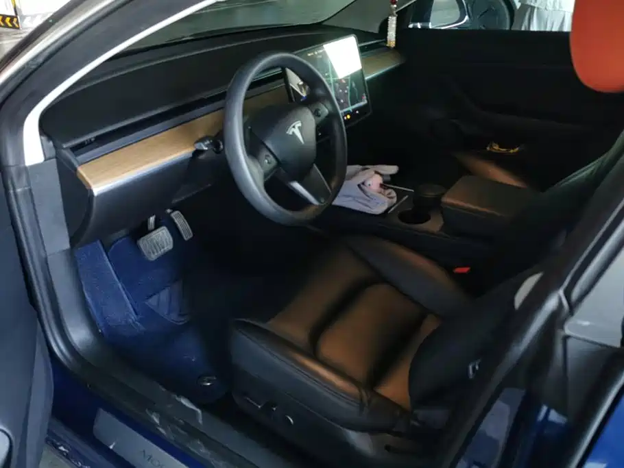 Tesla Model 3 — миниатюра 9