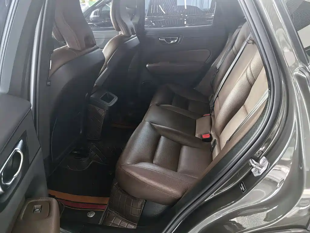 Volvo XC60 — миниатюра 8