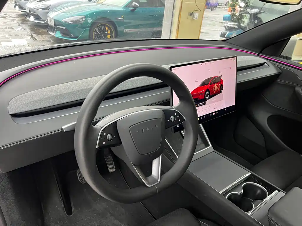 Tesla Model Y L — миниатюра 8