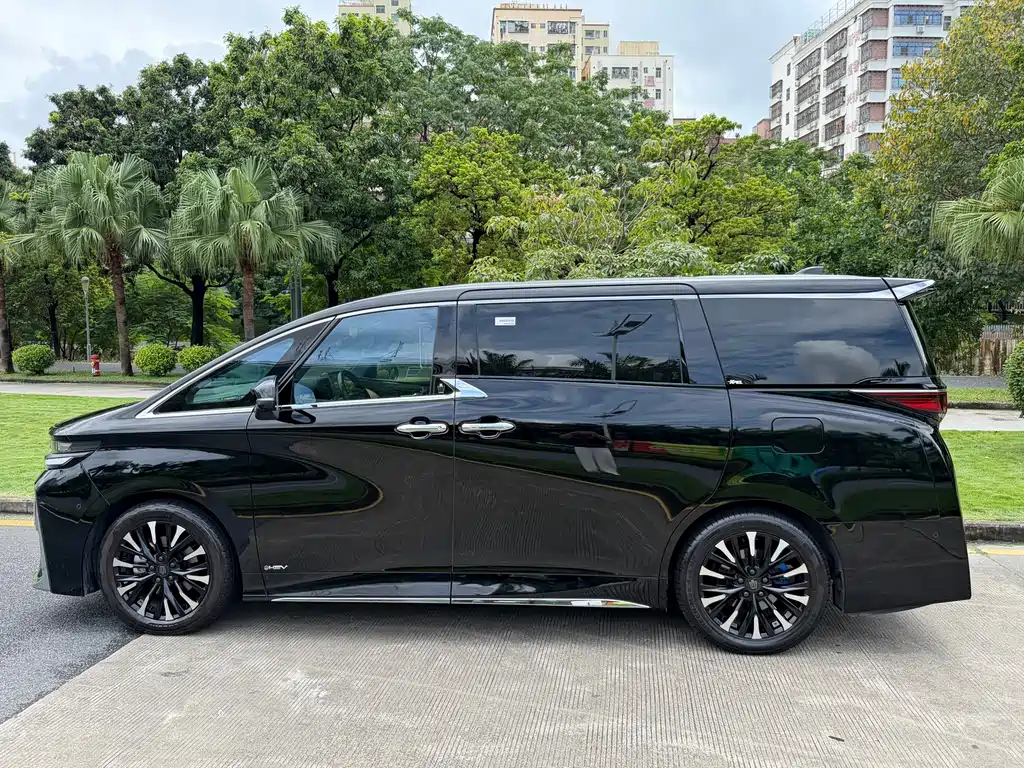 Toyota Vellfire — миниатюра 7