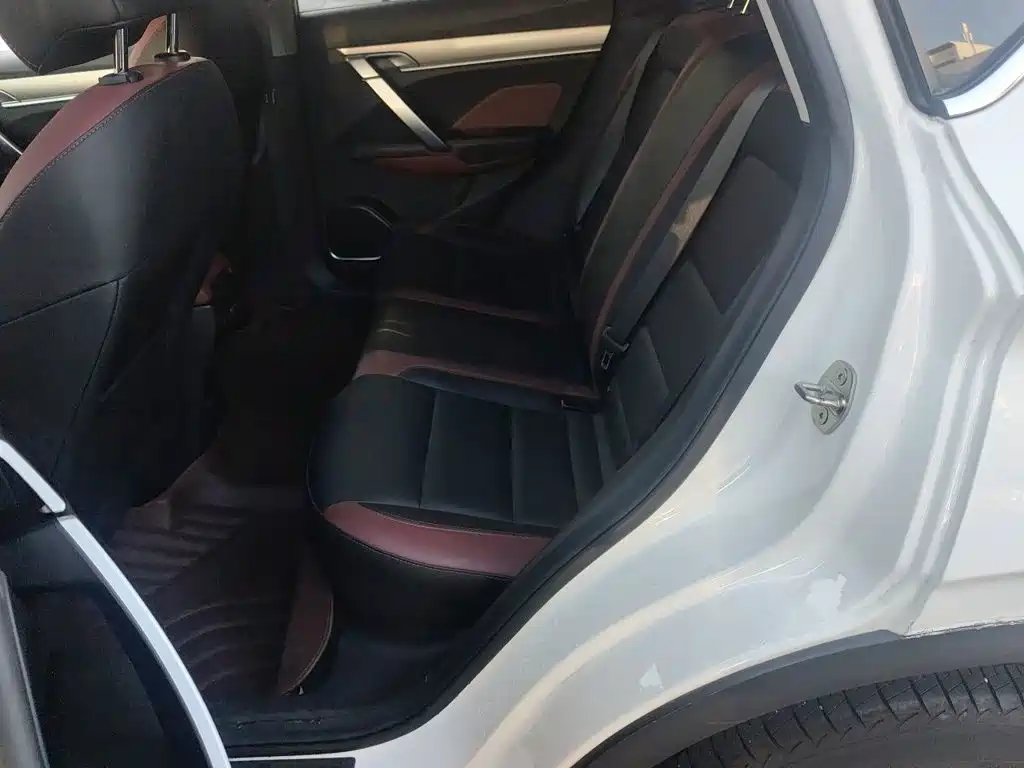Geely Binyue — миниатюра 13