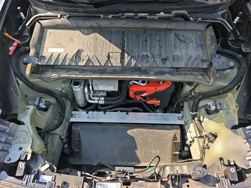Tesla Model Y — миниатюра 20