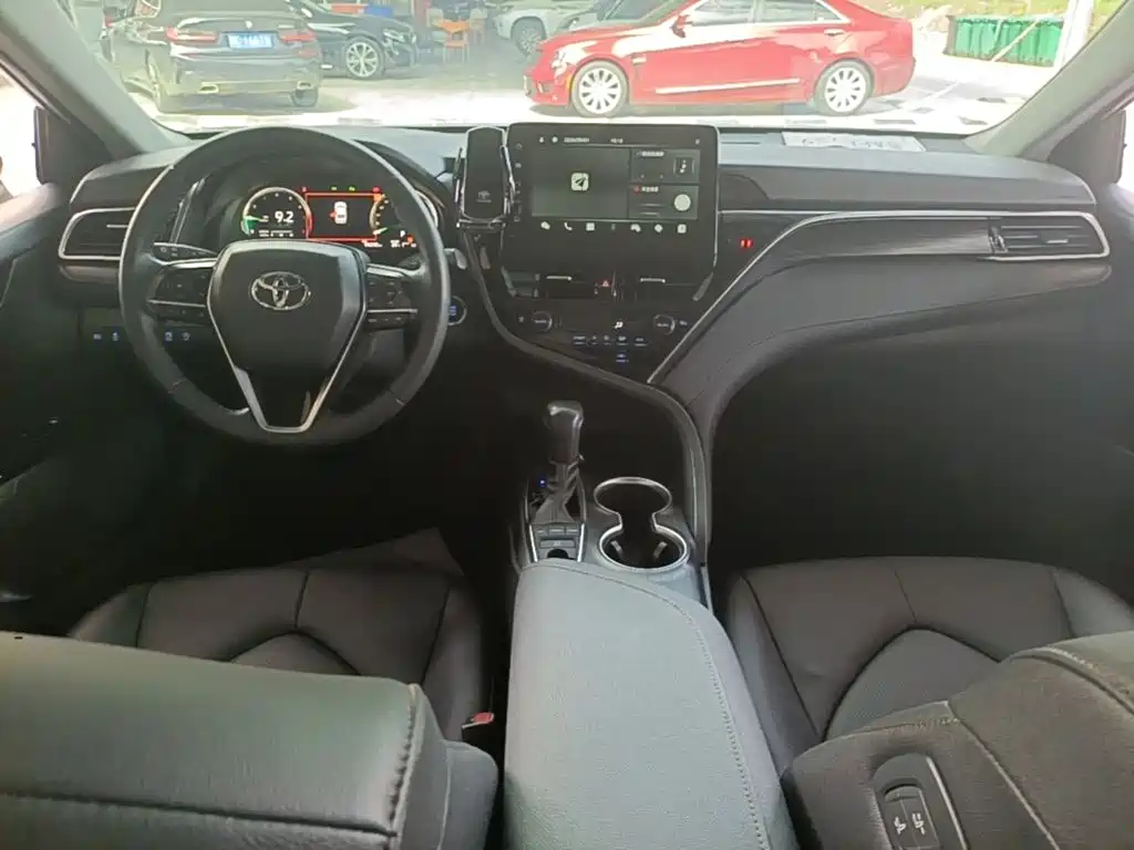 Toyota Camry — миниатюра 10