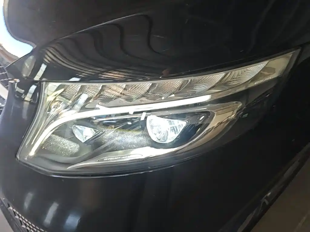 Mercedes-Benz V-Class — миниатюра 24