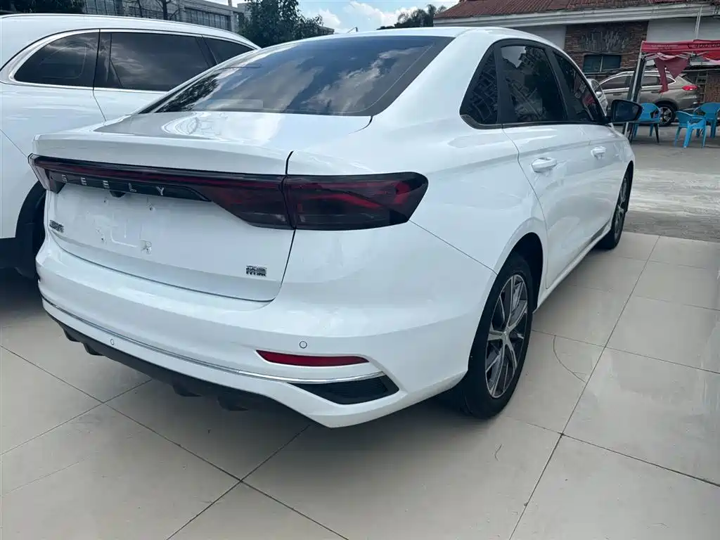 Geely Emgrand 2022 4 1.5L CVT Elite