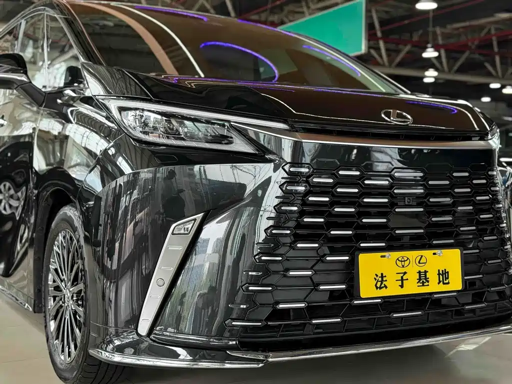Lexus LM — миниатюра 5