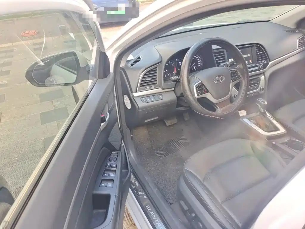 Hyundai Elantra — миниатюра 14