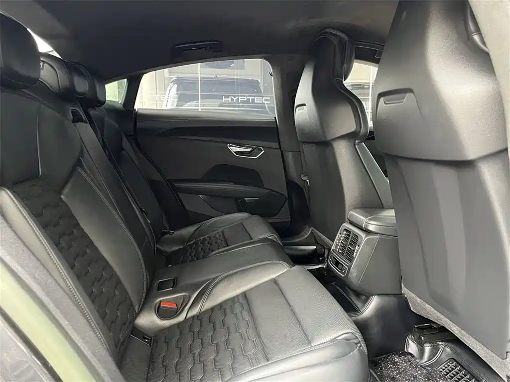 Audi e-tron GT — миниатюра 7