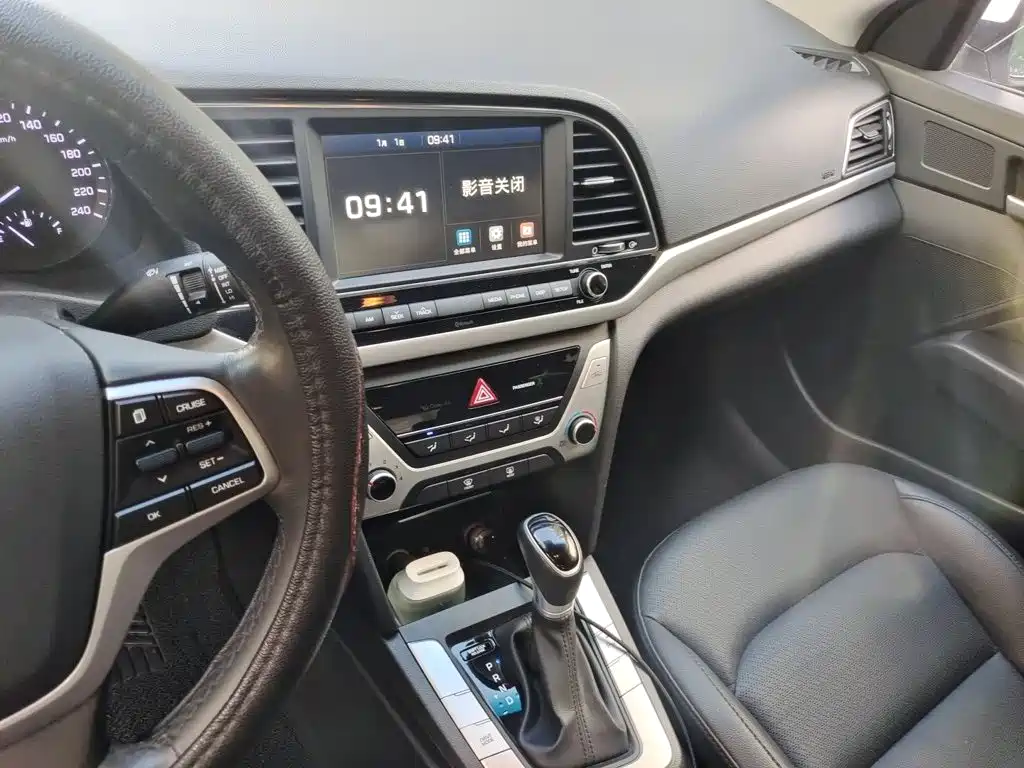 Hyundai Elantra — миниатюра 6