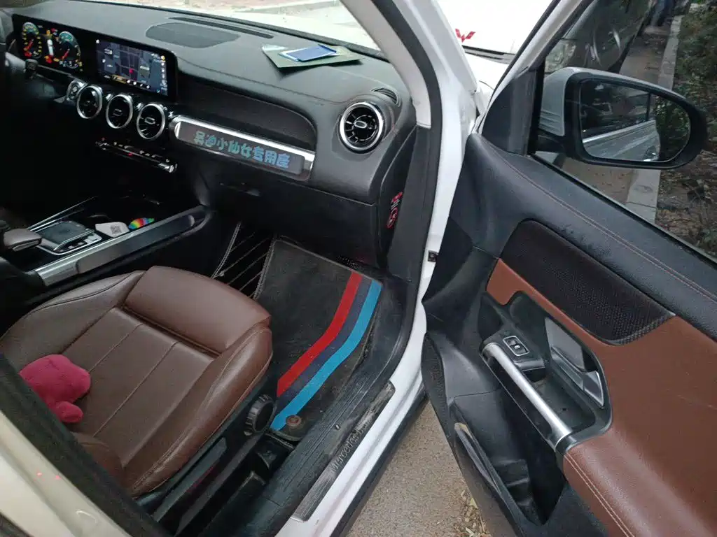 Mercedes-Benz GLB — миниатюра 18