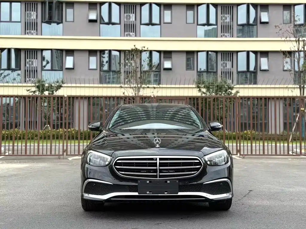 Mercedes-Benz E-Class — миниатюра 3