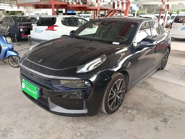 Lynk & Co 03