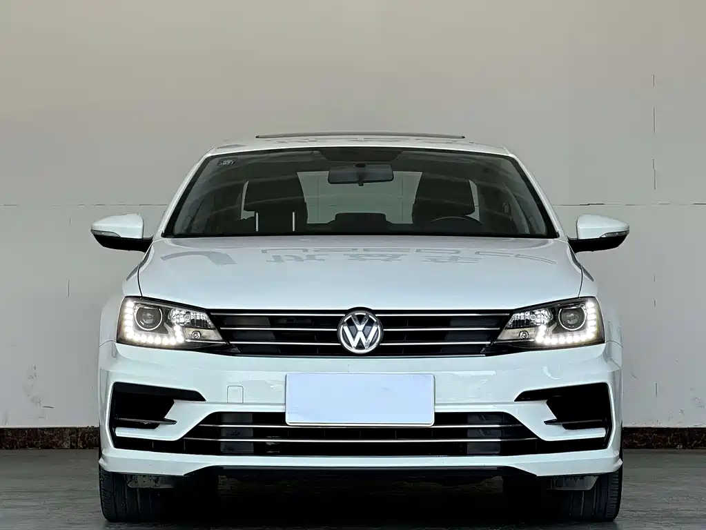 Volkswagen Sagitar 2018