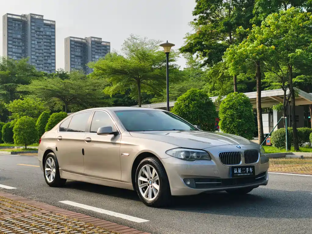 BMW 5 Series — миниатюра 4