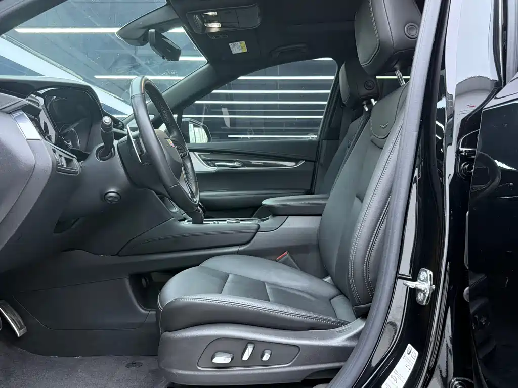 Cadillac XT6 — миниатюра 5