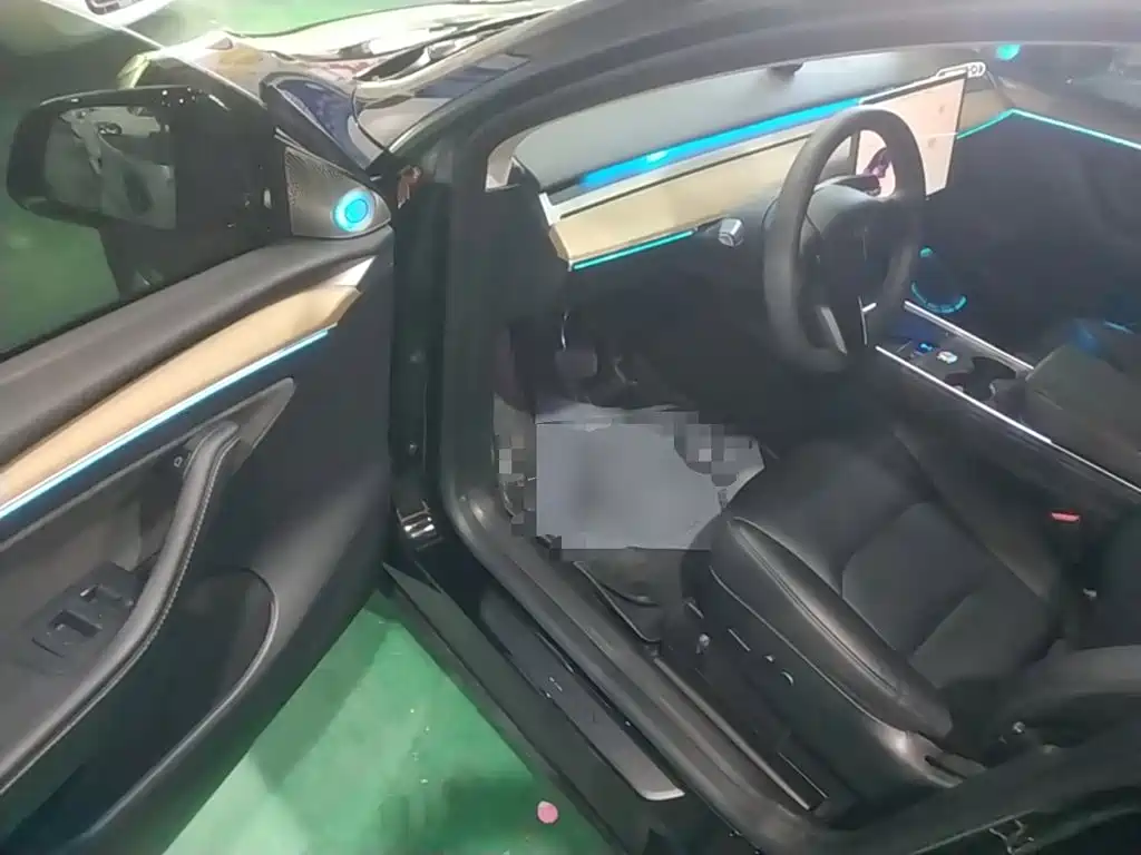Tesla Model Y — миниатюра 16