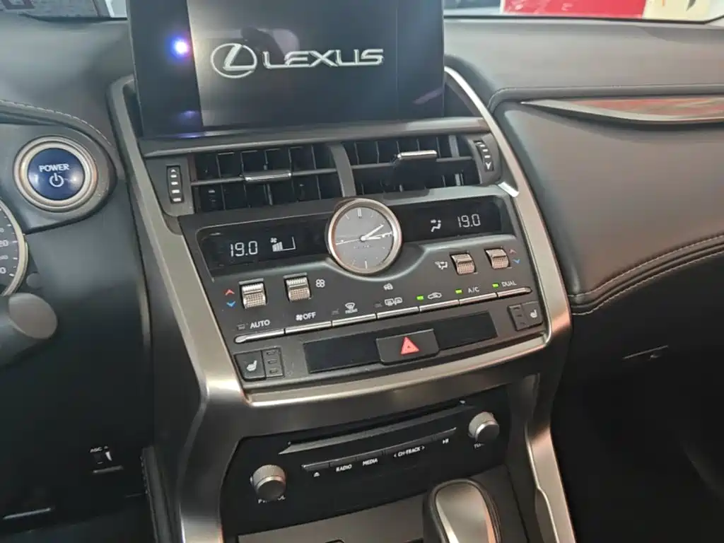 Lexus NX — миниатюра 13