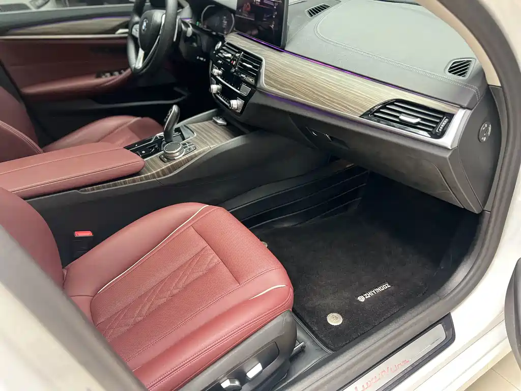 BMW 5 Series — миниатюра 10
