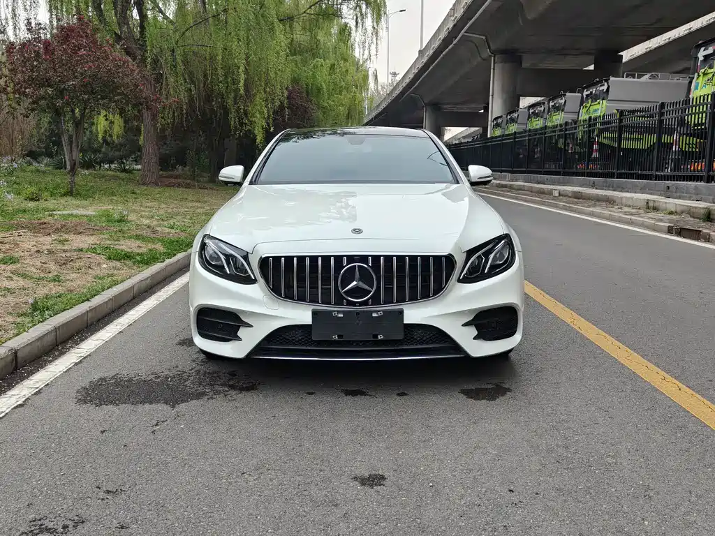 Mercedes-Benz E-Class — миниатюра 2