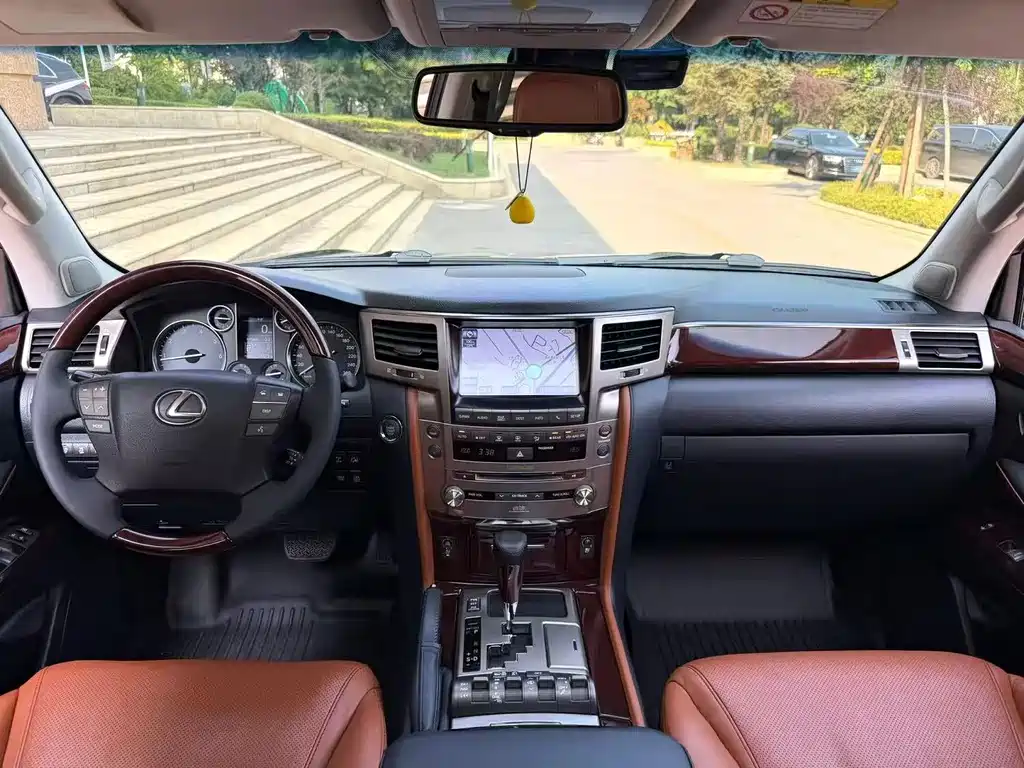 Lexus LX — миниатюра 5