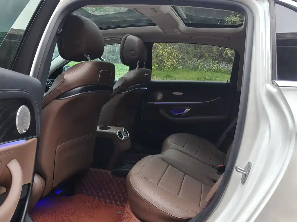 Mercedes-Benz E-Class — миниатюра 12