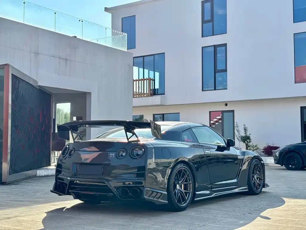 Nissan GT-R — миниатюра 8