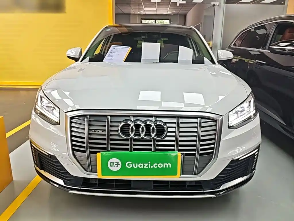 Audi Q2L e-tron — миниатюра 3