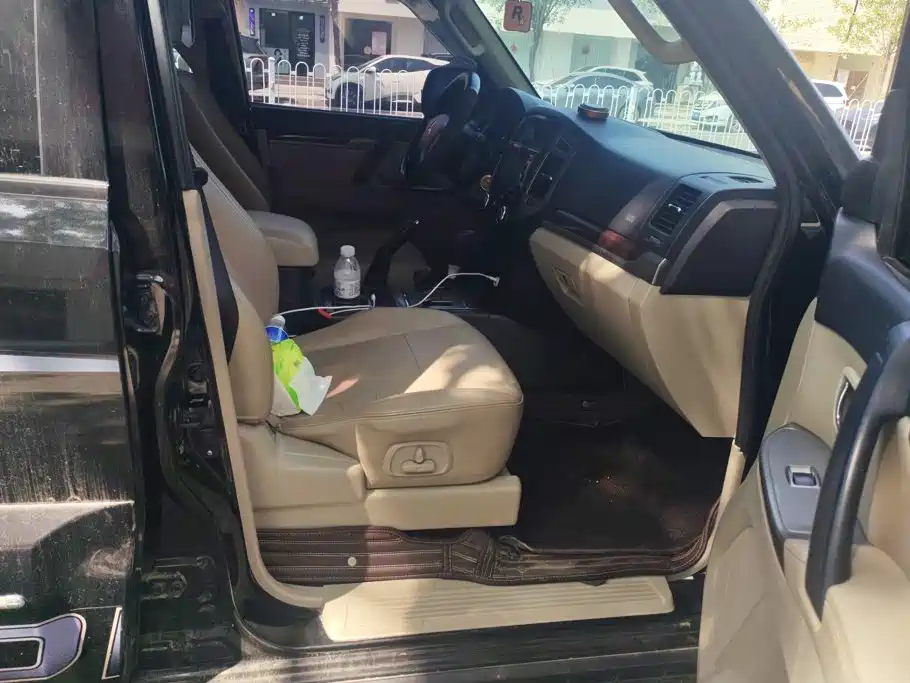 Mitsubishi Pajero (Import) — миниатюра 8