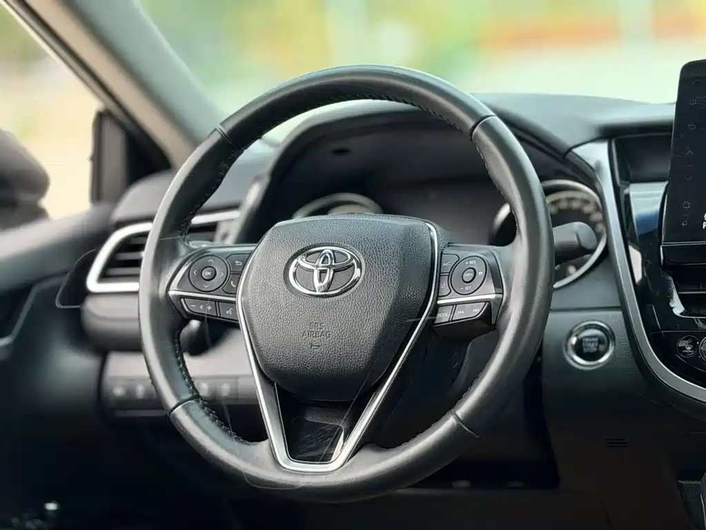 Toyota Camry — миниатюра 11