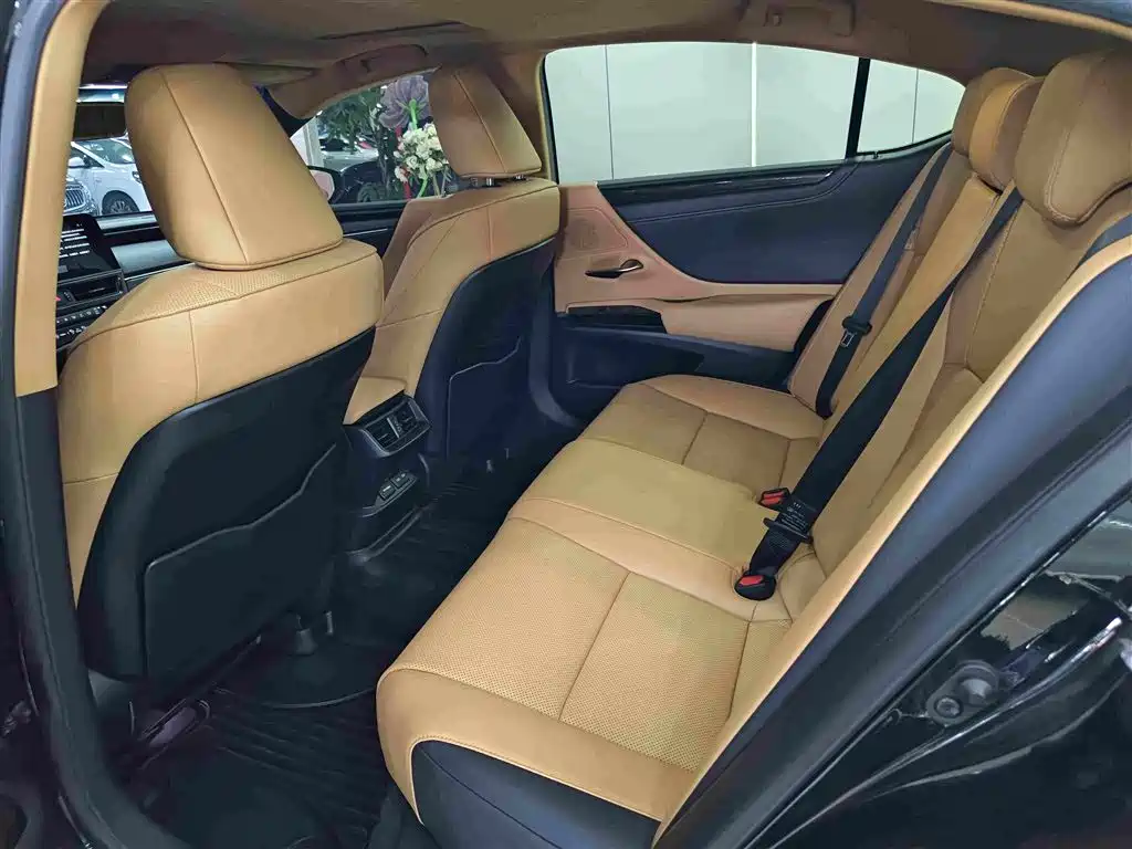 Lexus ES — миниатюра 5