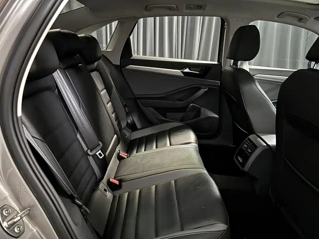 Volkswagen Sagitar — миниатюра 8