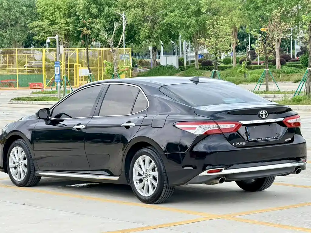 Toyota Camry — миниатюра 6