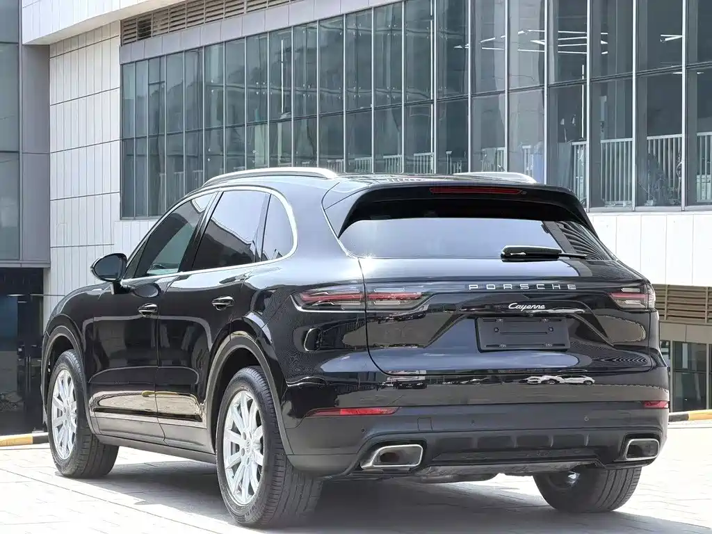 Porsche Cayenne — миниатюра 11