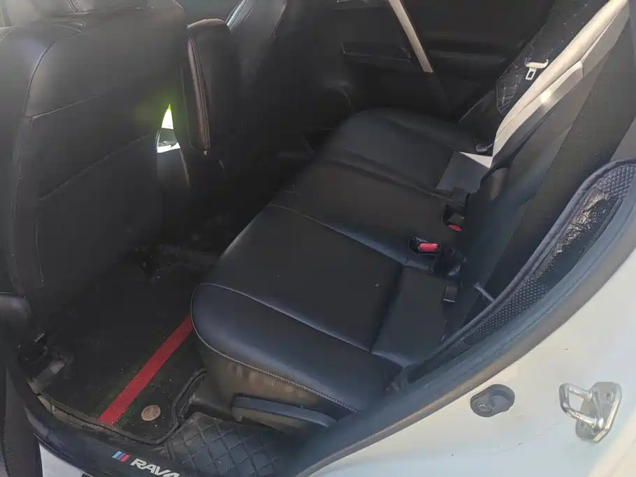 Toyota RAV4 — миниатюра 11
