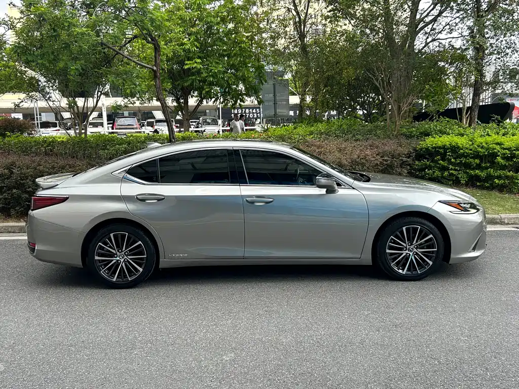 Lexus ES 2021 300h Premium