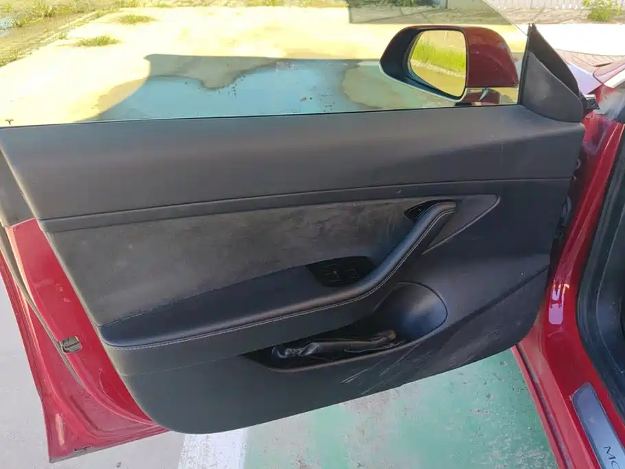 Tesla Model 3 — миниатюра 7