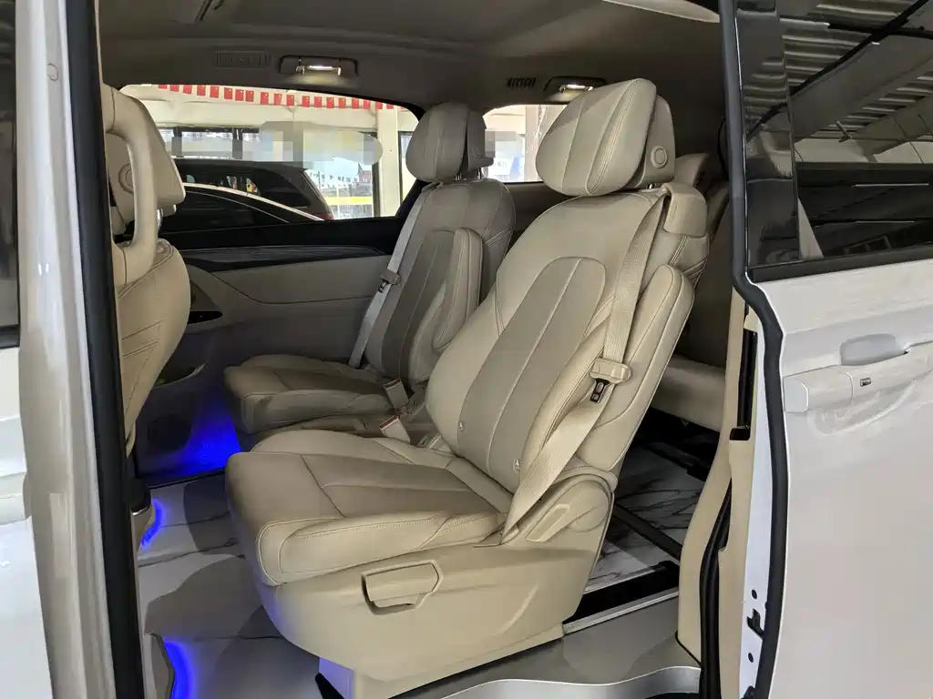 Buick GL8 Hybrid — миниатюра 10