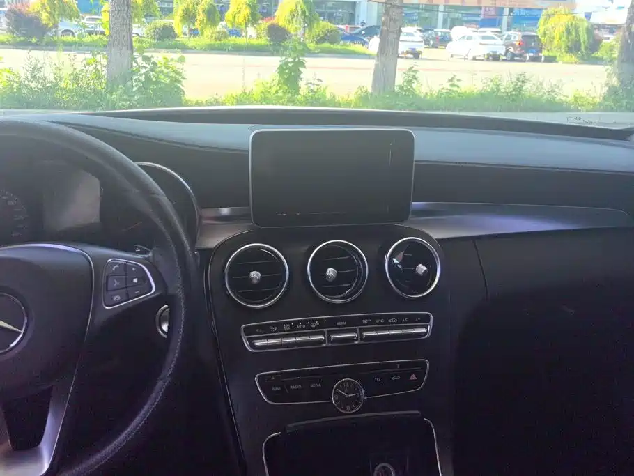 Mercedes-Benz C-Class — миниатюра 13