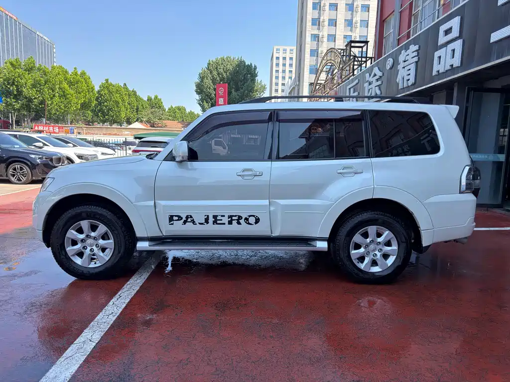 Mitsubishi Pajero (Import) — миниатюра 3