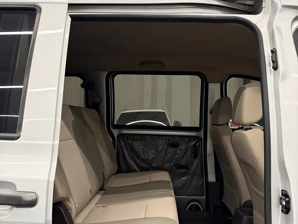 Wuling Hongguang V — миниатюра 6