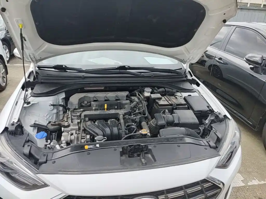 Hyundai Elantra — миниатюра 20